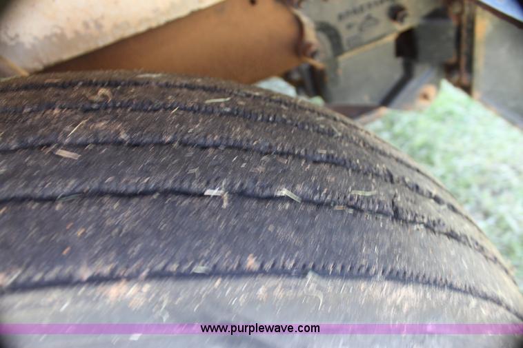 image for item I7301 1988 Mack RD688S rigging truck