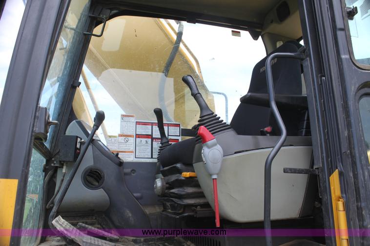 image for item I7315 2006 Komatsu PC220LC-8 excavator