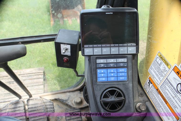 image for item I7315 2006 Komatsu PC220LC-8 excavator