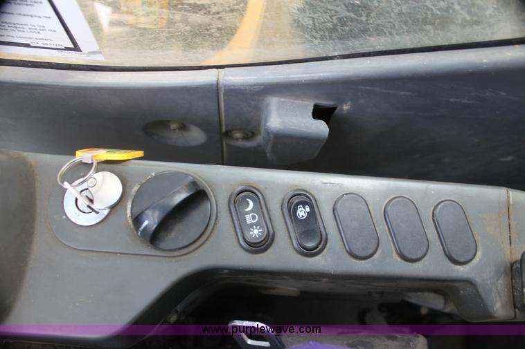 image for item I7315 2006 Komatsu PC220LC-8 excavator