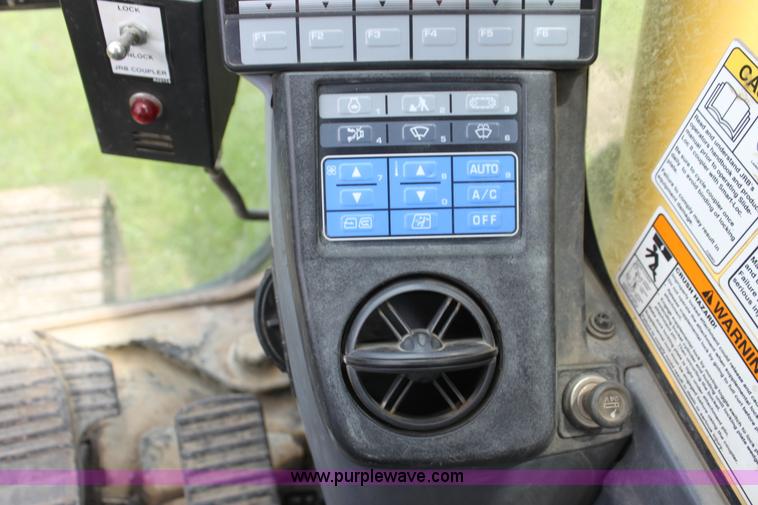 image for item I7315 2006 Komatsu PC220LC-8 excavator