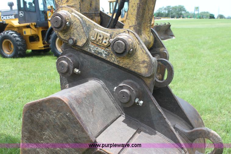 image for item I7315 2006 Komatsu PC220LC-8 excavator