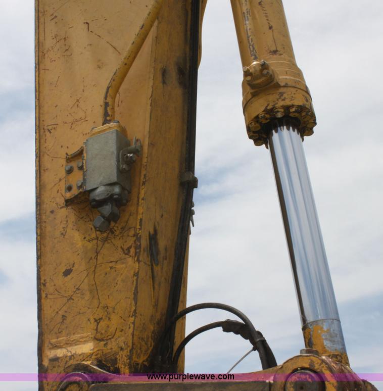 image for item I7315 2006 Komatsu PC220LC-8 excavator