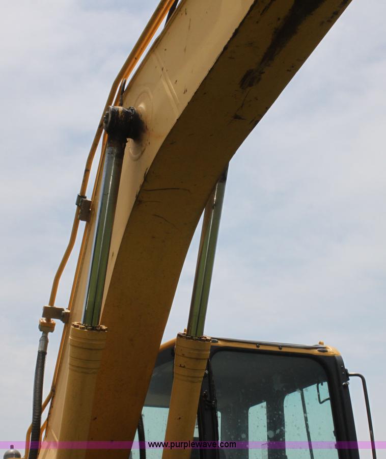 image for item I7315 2006 Komatsu PC220LC-8 excavator