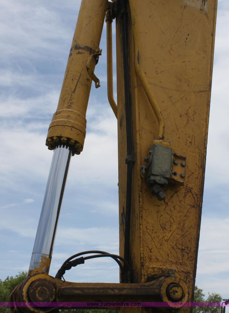 image for item I7315 2006 Komatsu PC220LC-8 excavator