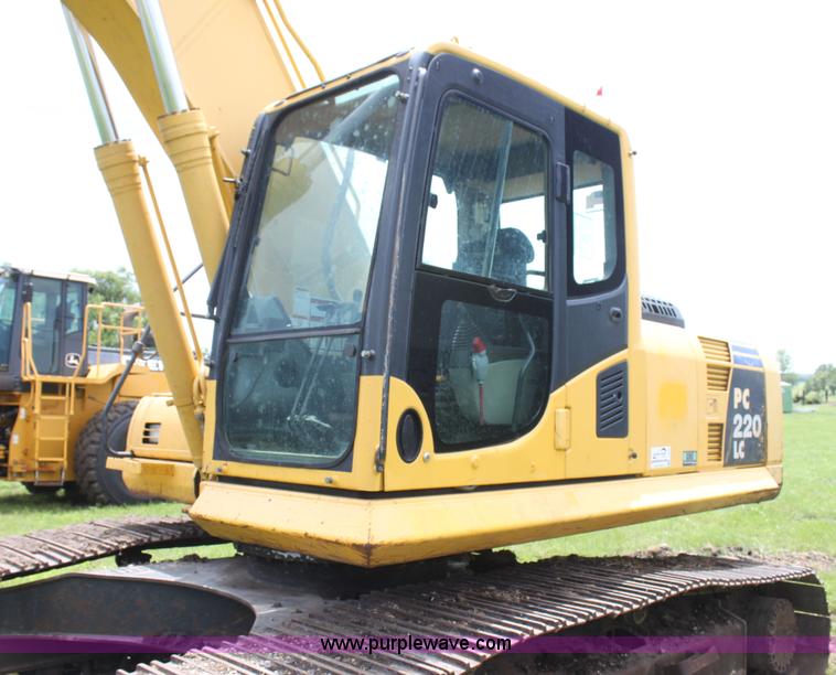 image for item I7315 2006 Komatsu PC220LC-8 excavator