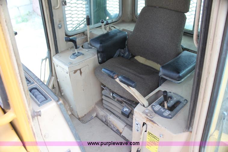 image for item I7338 1993 Caterpillar D4H XL dozer