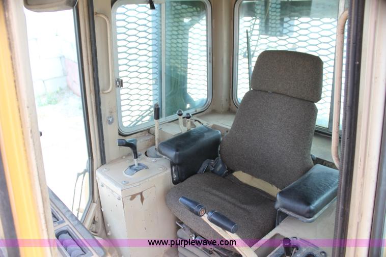 image for item I7338 1993 Caterpillar D4H XL dozer