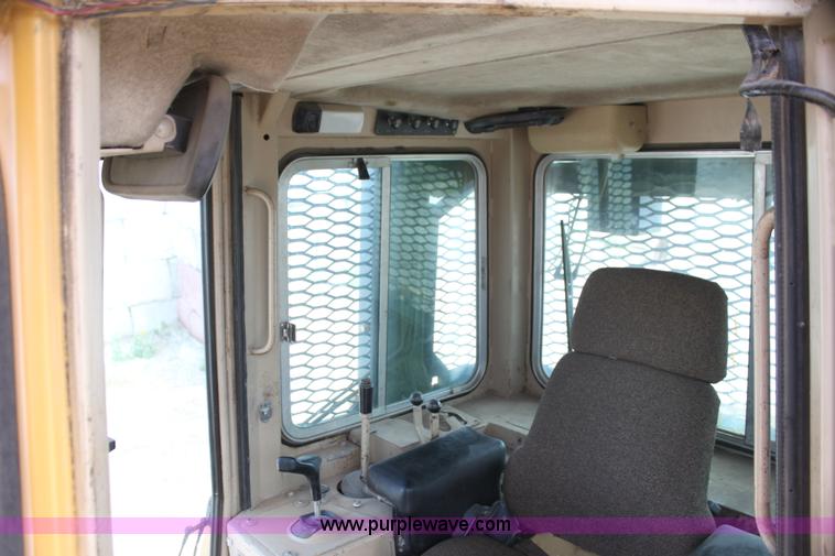 image for item I7338 1993 Caterpillar D4H XL dozer
