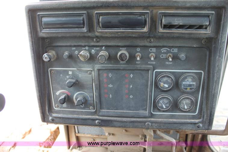 image for item I7338 1993 Caterpillar D4H XL dozer