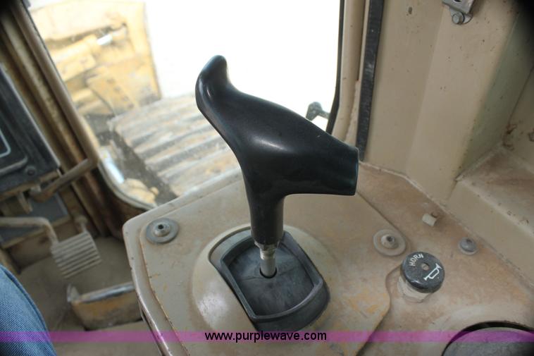 image for item I7338 1993 Caterpillar D4H XL dozer