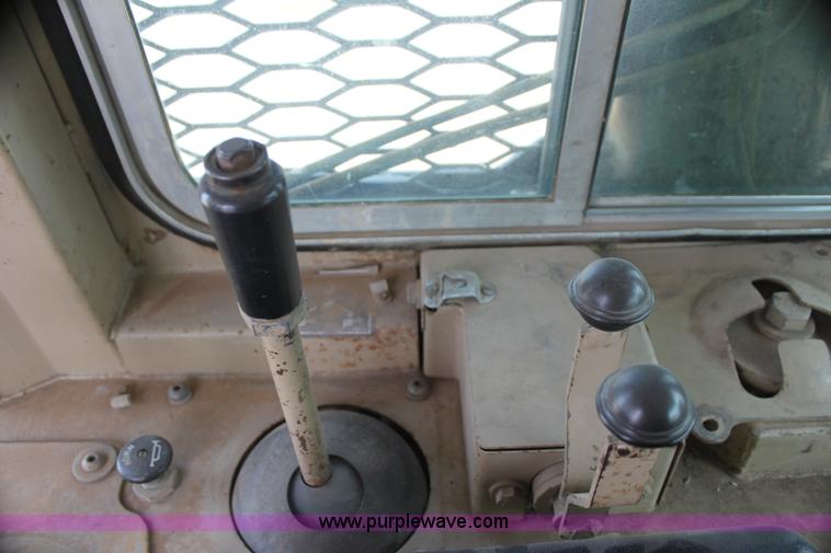 image for item I7338 1993 Caterpillar D4H XL dozer