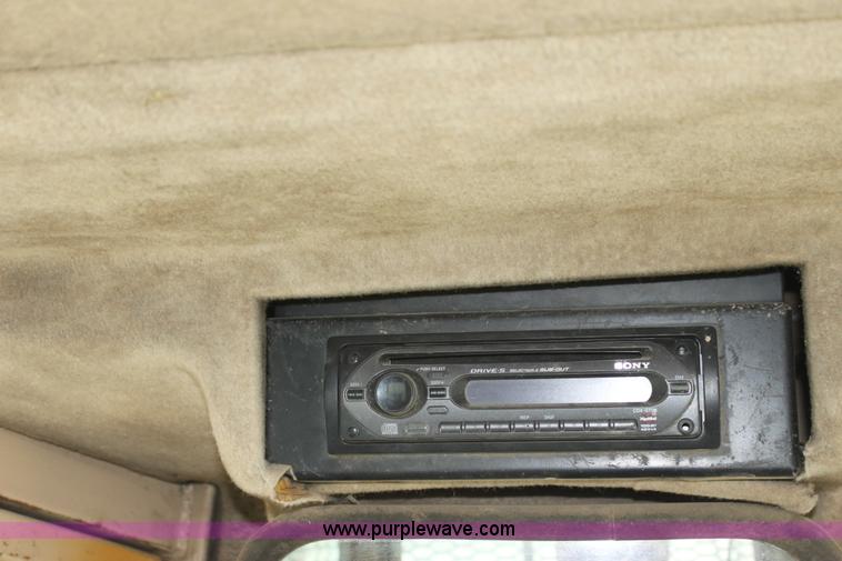 image for item I7338 1993 Caterpillar D4H XL dozer