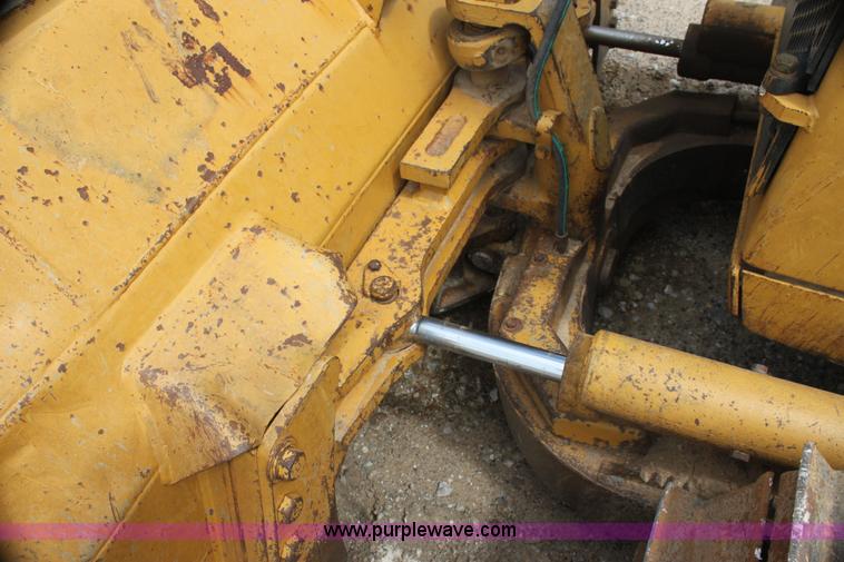image for item I7338 1993 Caterpillar D4H XL dozer