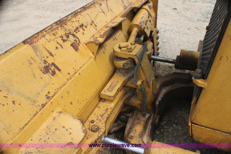 image for item I7338 1993 Caterpillar D4H XL dozer