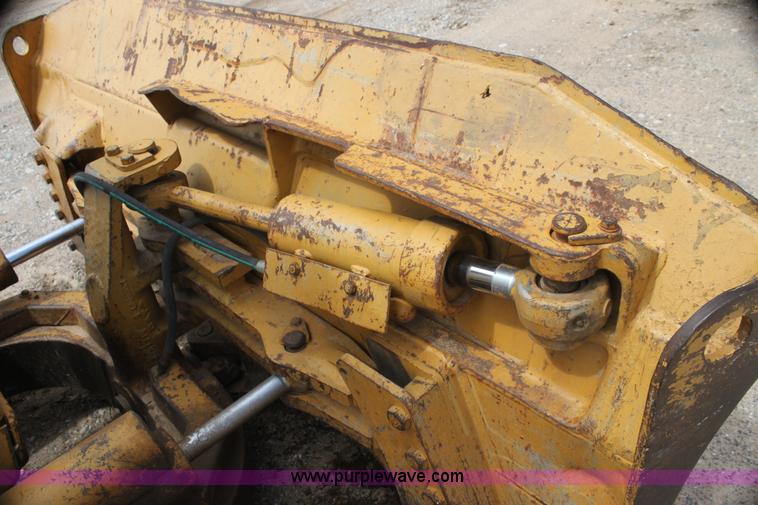 image for item I7338 1993 Caterpillar D4H XL dozer
