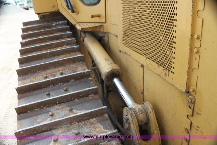 image for item I7338 1993 Caterpillar D4H XL dozer