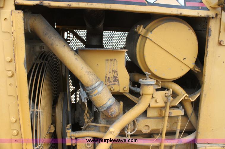image for item I7338 1993 Caterpillar D4H XL dozer