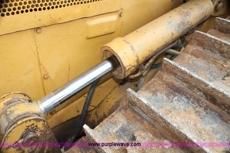 image for item I7338 1993 Caterpillar D4H XL dozer