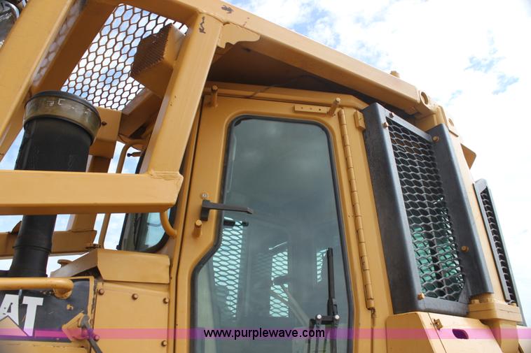 image for item I7338 1993 Caterpillar D4H XL dozer