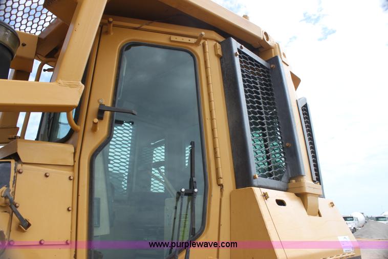 image for item I7338 1993 Caterpillar D4H XL dozer