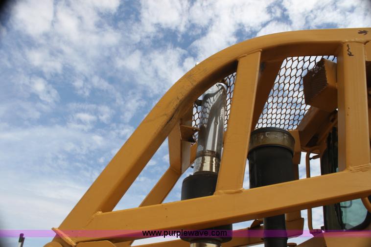 image for item I7338 1993 Caterpillar D4H XL dozer