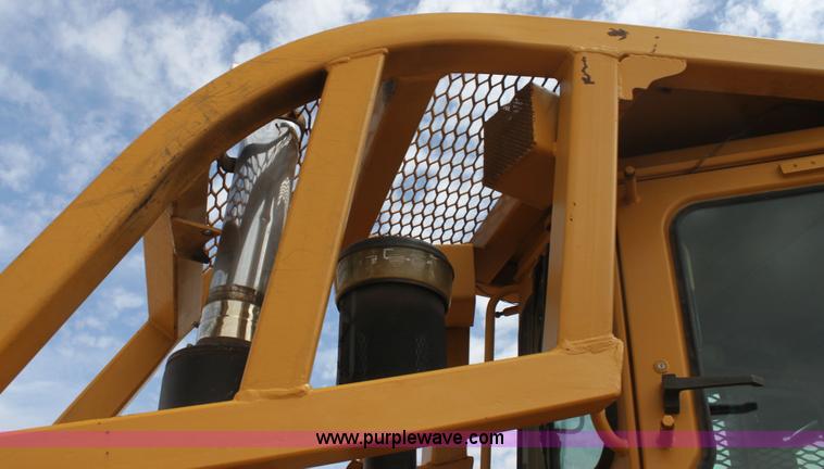 image for item I7338 1993 Caterpillar D4H XL dozer