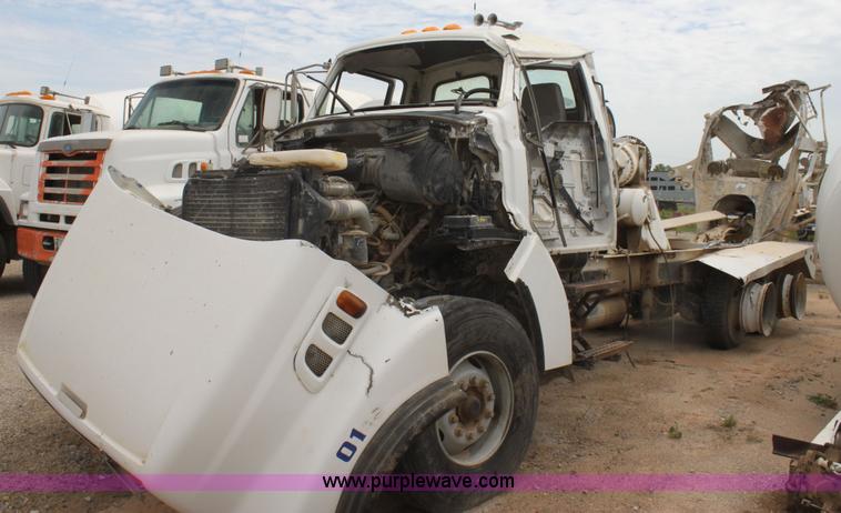 image for item I7339 1999 Sterling L9511 mixer truck