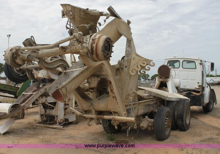 image for item I7339 1999 Sterling L9511 mixer truck