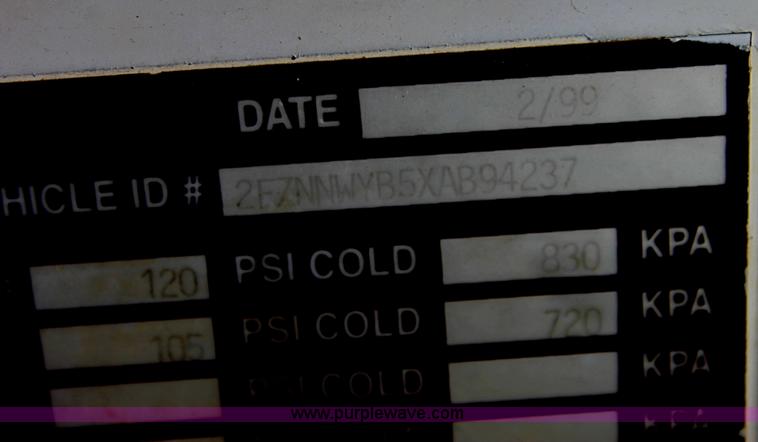 image for item I7339 1999 Sterling L9511 mixer truck