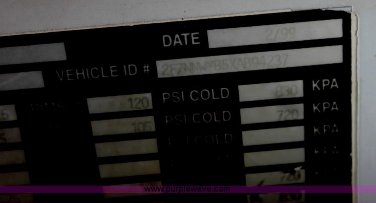 image for item I7339 1999 Sterling L9511 mixer truck