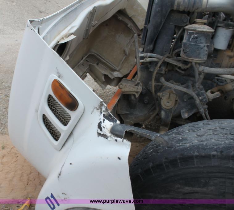 image for item I7339 1999 Sterling L9511 mixer truck