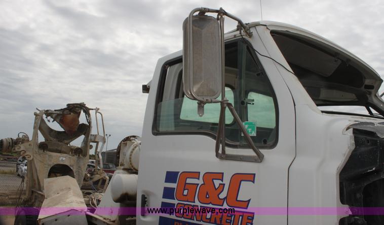 image for item I7339 1999 Sterling L9511 mixer truck