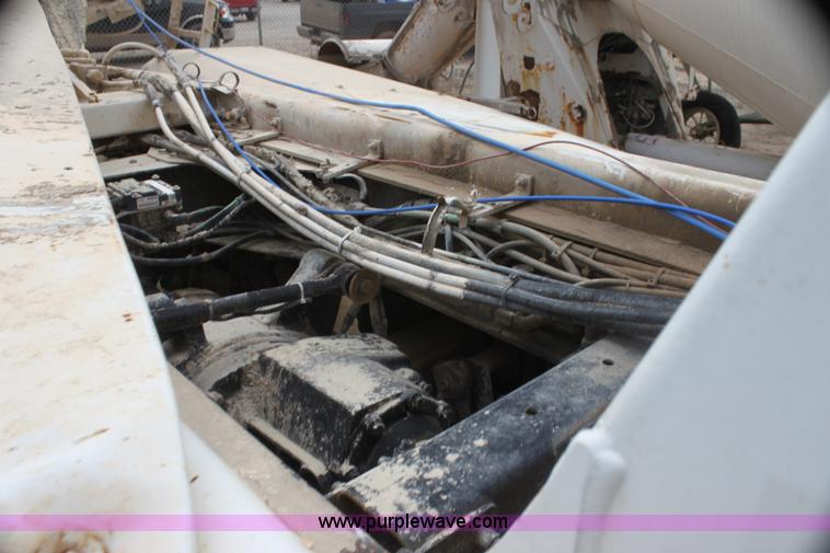 image for item I7339 1999 Sterling L9511 mixer truck