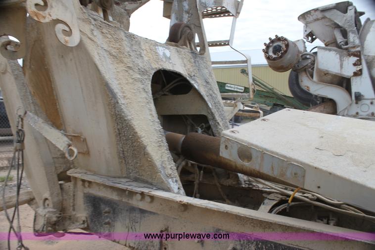 image for item I7339 1999 Sterling L9511 mixer truck