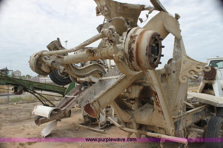 image for item I7339 1999 Sterling L9511 mixer truck