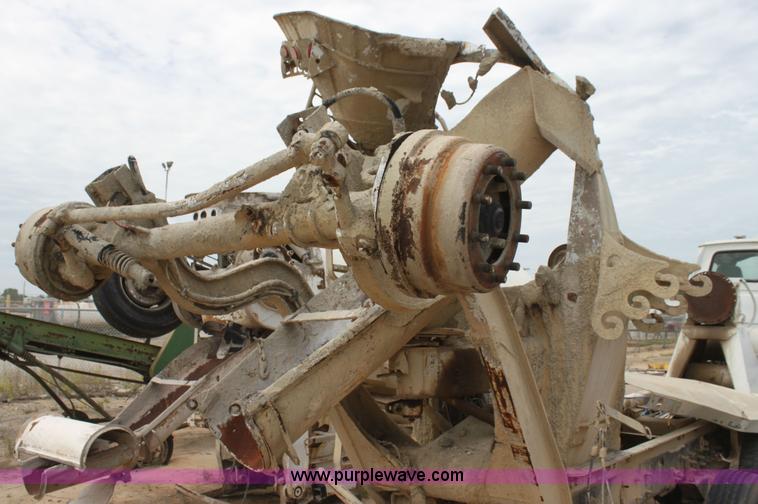 image for item I7339 1999 Sterling L9511 mixer truck