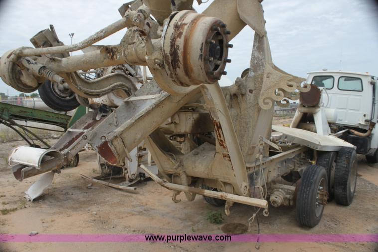 image for item I7339 1999 Sterling L9511 mixer truck