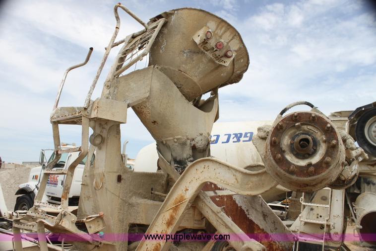 image for item I7339 1999 Sterling L9511 mixer truck