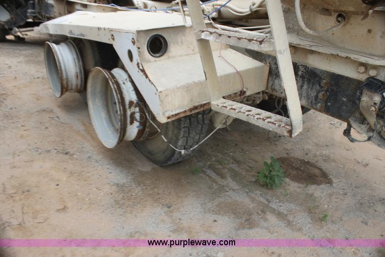 image for item I7339 1999 Sterling L9511 mixer truck