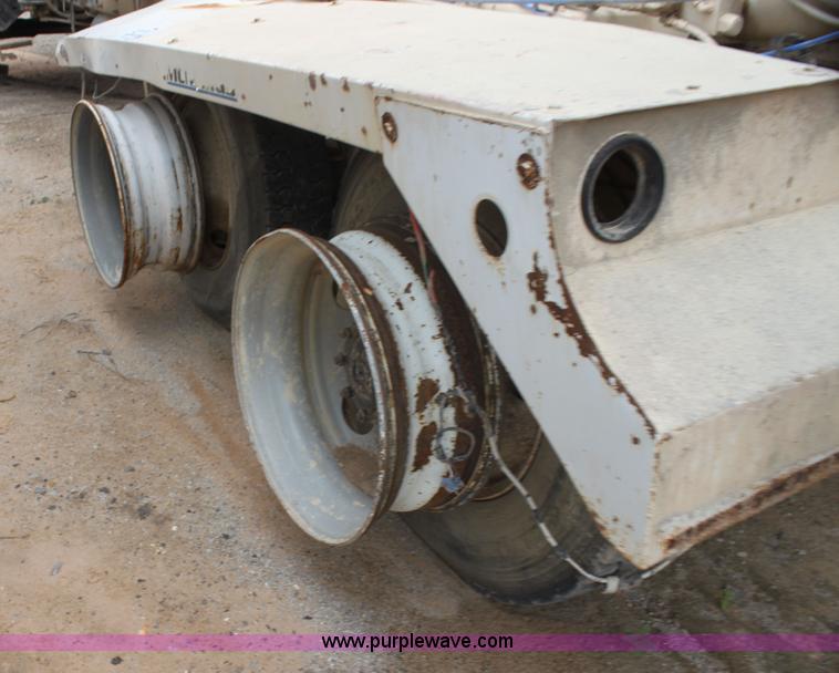 image for item I7339 1999 Sterling L9511 mixer truck