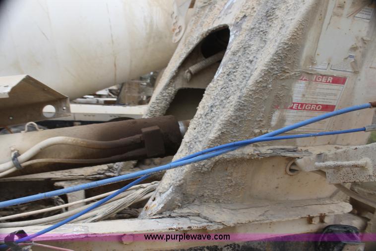 image for item I7339 1999 Sterling L9511 mixer truck