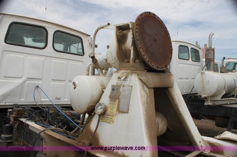 image for item I7339 1999 Sterling L9511 mixer truck