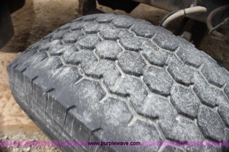 image for item I7339 1999 Sterling L9511 mixer truck