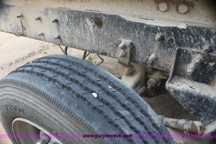 image for item I7339 1999 Sterling L9511 mixer truck