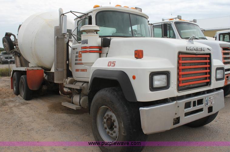 1998 Mack RD690S mixer truck in Blackwell, OK Item I7341 sold