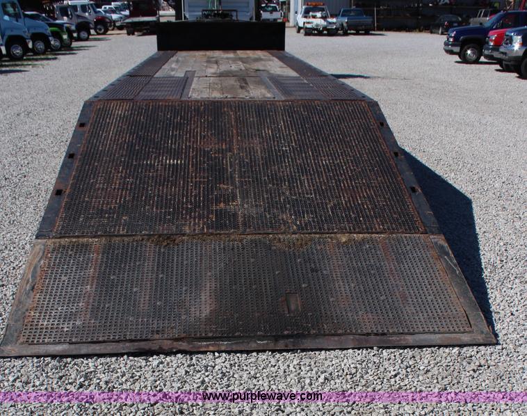 image for item J1197 2005 Trail King TK70HT-482 hydra-tail trailer