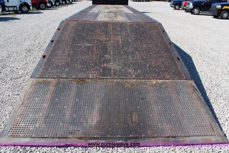 image for item J1197 2005 Trail King TK70HT-482 hydra-tail trailer