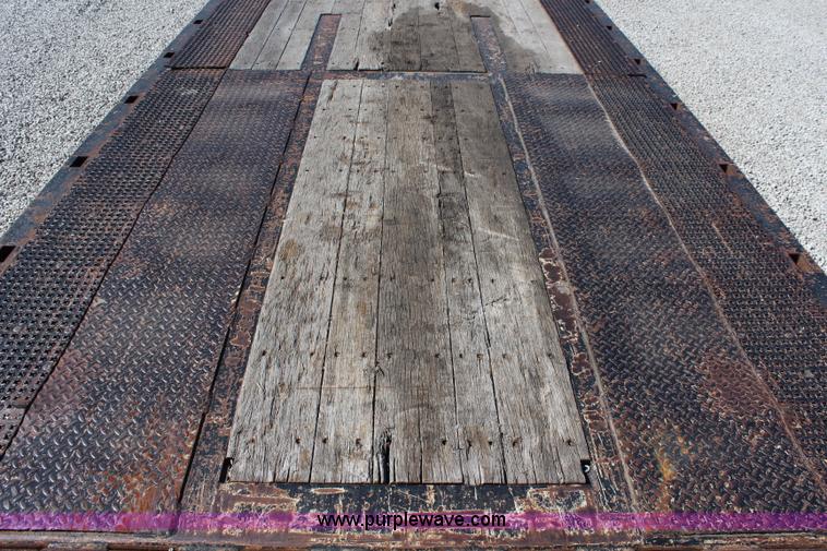 image for item J1197 2005 Trail King TK70HT-482 hydra-tail trailer