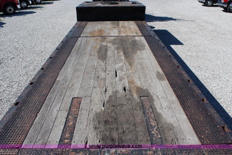 image for item J1197 2005 Trail King TK70HT-482 hydra-tail trailer